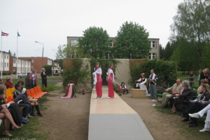 Speciālo skolu skolēnu pašdarināto tērpu 16. modes skate Lielplatonē 2009. gada 14. maijā_10
