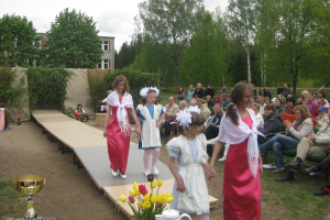 Speciālo skolu skolēnu pašdarināto tērpu 16. modes skate Lielplatonē 2009. gada 14. maijā_12