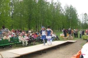 Speciālo skolu skolēnu pašdarināto tērpu 16. modes skate Lielplatonē 2009. gada 14. maijā_15