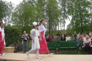 Speciālo skolu skolēnu pašdarināto tērpu 16. modes skate Lielplatonē 2009. gada 14. maijā_6