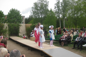 Speciālo skolu skolēnu pašdarināto tērpu 16. modes skate Lielplatonē 2009. gada 14. maijā_9