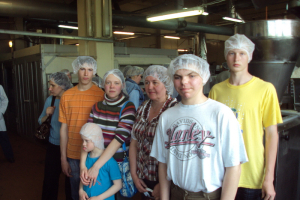  C līmeņa skolēnu un viņu vecāku ekskursija uz maizes ceptuvi 2010. gada 13. maijā_12