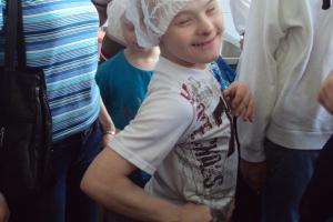  C līmeņa skolēnu un viņu vecāku ekskursija uz maizes ceptuvi 2010. gada 13. maijā_21