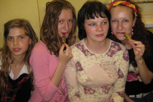 Skolēnu pašdarināto tērpu skate Lielplatonē 2010. gada 13. maijā_21