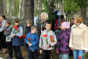  Literāri muzikālā vēstures stunda un mītiņš Otrā Pasaules kara upuru piemiņai 8. maijā (Nadežda un Jana dzied)_65