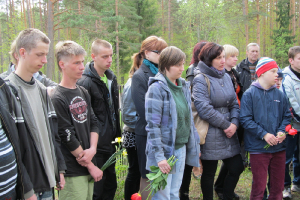  Literāri muzikālā vēstures stunda un mītiņš Otrā Pasaules kara upuru piemiņai 8. maijā (Nadežda un Jana dzied)_66