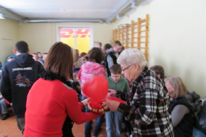 Margita dala dāvanas 2012. gada 15. februārī_36