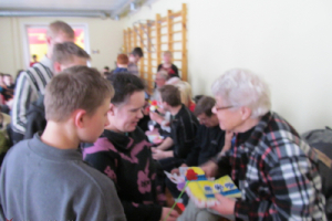 Margita dala dāvanas 2012. gada 15. februārī_39