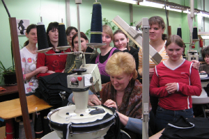 Mācību ekskursija uz Ogres trikotāžas fabriku 2012. gada 4. aprīlī (I. Baugules foto)_19