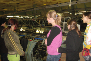 Mācību ekskursija uz Ogres trikotāžas fabriku 2012. gada 4. aprīlī (I. Baugules foto)_1