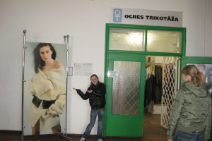 Mācību ekskursija uz Ogres trikotāžas fabriku 2012. gada 4. aprīlī (I. Baugules foto)_34