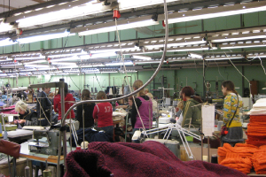 Mācību ekskursija uz Ogres trikotāžas fabriku 2012. gada 4. aprīlī (I. Baugules foto)_4