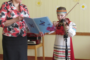 Pareizticīgo mācītāja uzruna Lieldienās un folkloras grupas 