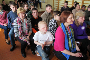 Pareizticīgo mācītāja uzruna Lieldienās un folkloras grupas 