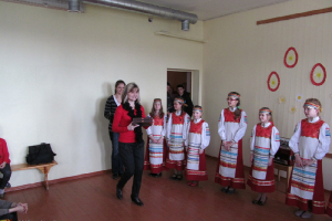 Pareizticīgo mācītāja uzruna Lieldienās un folkloras grupas 