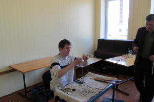 Skolā viesojas stikla suvenīru izgatavotājs A. Virbulis 2012. gada 11. aprīlī_15