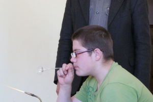 Skolā viesojas stikla suvenīru izgatavotājs A. Virbulis 2012. gada 11. aprīlī_29