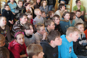 Skolā viesojas stikla suvenīru izgatavotājs A. Virbulis 2012. gada 11. aprīlī_32