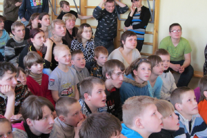 Skolā viesojas stikla suvenīru izgatavotājs A. Virbulis 2012. gada 11. aprīlī_46