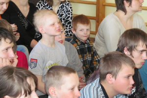 Skolā viesojas stikla suvenīru izgatavotājs A. Virbulis 2012. gada 11. aprīlī_4