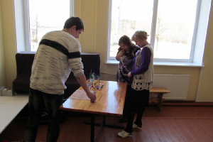 Skolā viesojas stikla suvenīru izgatavotājs A. Virbulis 2012. gada 11. aprīlī_7
