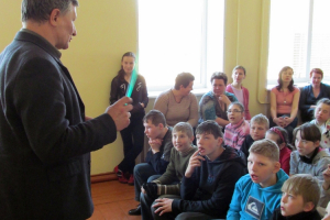 Skolā viesojas stikla suvenīru izgatavotājs A. Virbulis 2012. gada 11. aprīlī_9