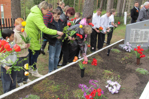  8. maijs Rozentovas kapsētā_32