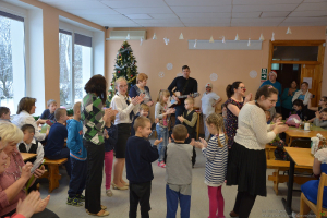  Ziemassvētku tikšanās ar Ingaru Punculi un dakteri klaunu Žuku C klašu struktūrvienībā_53