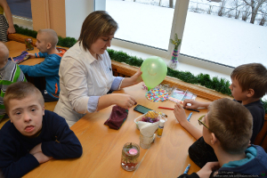  Ziemassvētku tikšanās ar Ingaru Punculi un dakteri klaunu Žuku C klašu struktūrvienībā_61