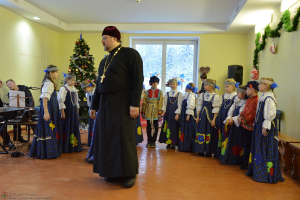 Skolā viesojas Tēvs Aleksejs un ansamblis 