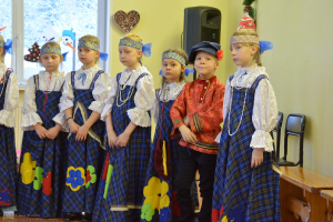 Skolā viesojas Tēvs Aleksejs un ansamblis 