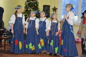 Skolā viesojas Tēvs Aleksejs un ansamblis 