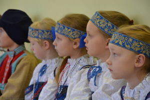Skolā viesojas Tēvs Aleksejs un ansamblis 