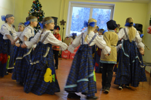 Skolā viesojas Tēvs Aleksejs un ansamblis 