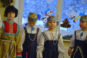 Skolā viesojas Tēvs Aleksejs un ansamblis 