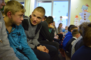 Skolā viesojas Tēvs Aleksejs un ansamblis 