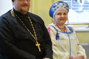 Skolā viesojas Tēvs Aleksejs un ansamblis 