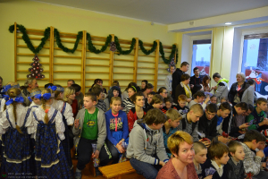 Skolā viesojas Tēvs Aleksejs un ansamblis 