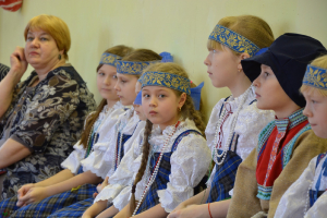 Skolā viesojas Tēvs Aleksejs un ansamblis 
