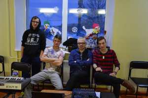 Skolā viesojas Tēvs Aleksejs un ansamblis 