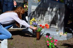 II Pasaules kara upuru piemiņas brīdis Rozentovas kapos 8. maijā